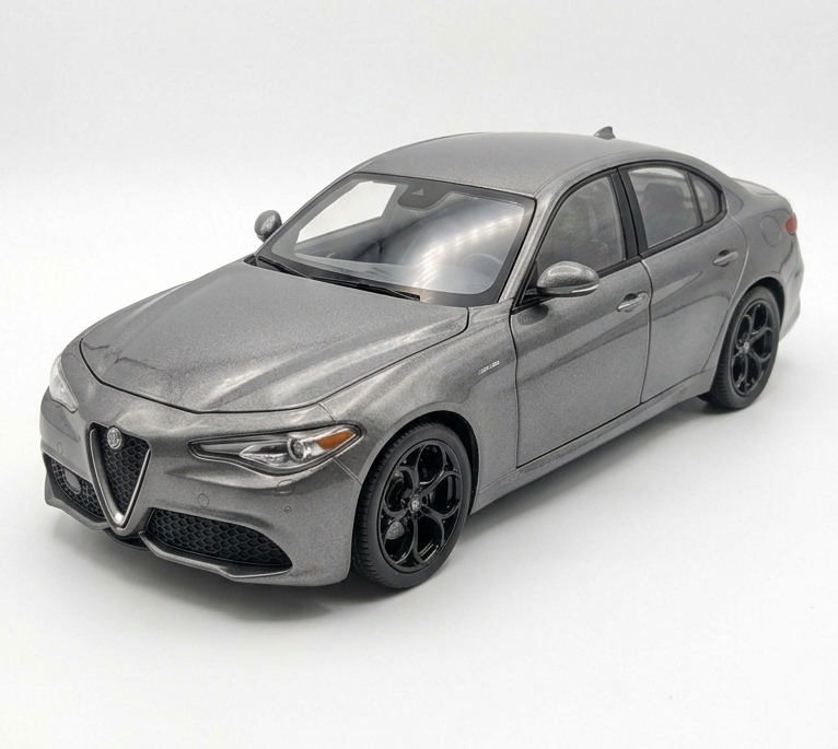 Alfa Romeo Giulia 1:18