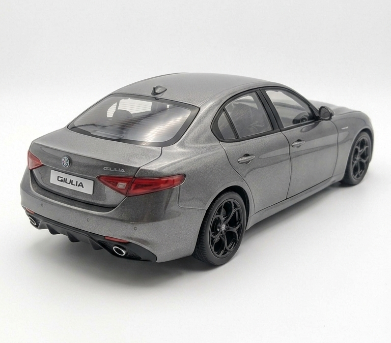 Alfa Romeo Giulia 1:18